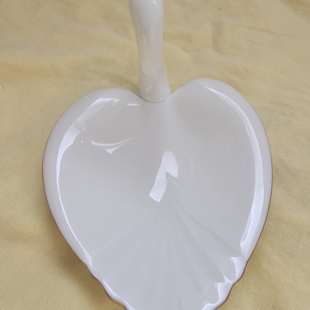 Mikasa Ivory Bone China Swan with 24k Gold Accents - Picture 4 of 6